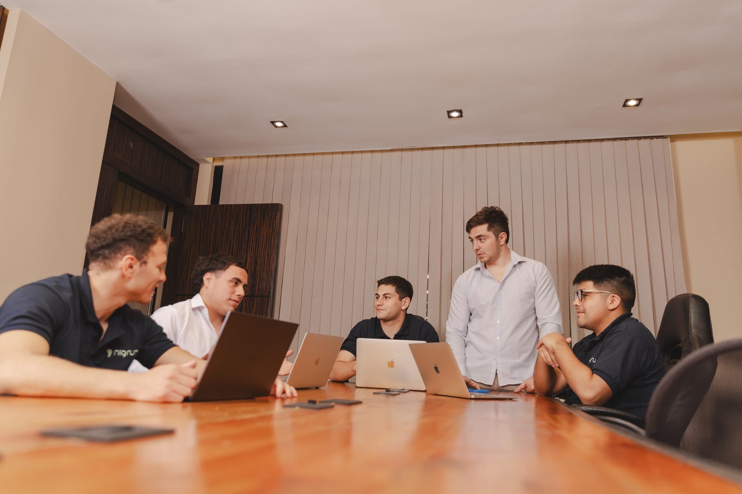 Equipo de Nigrum trabajando en conjunto